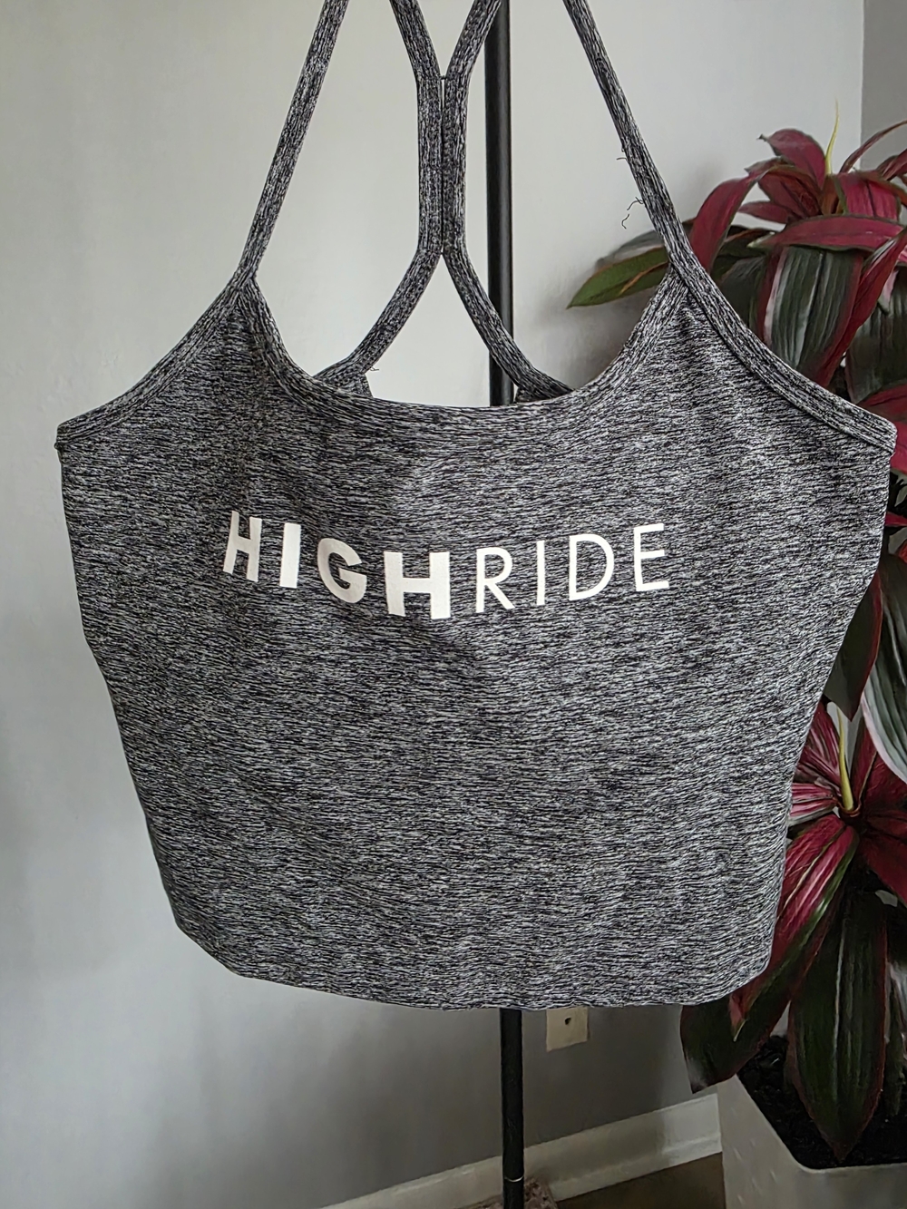 Beyond Yoga Gray Spacedye HIGHRIDE Strappy Crop Top Sports Bra Size Medium - Picture 4 of 5